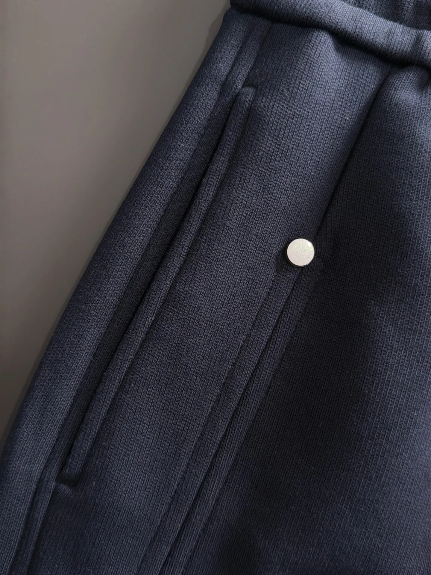 Next day shipment LP high quality Loro Piana 26ss autumn and winter new high-quality trousers Compare real-life details at will A perfect choice for autumn and winter. A must-have item. Sizes: M to 3XL (please state your height and weight when placing an order)